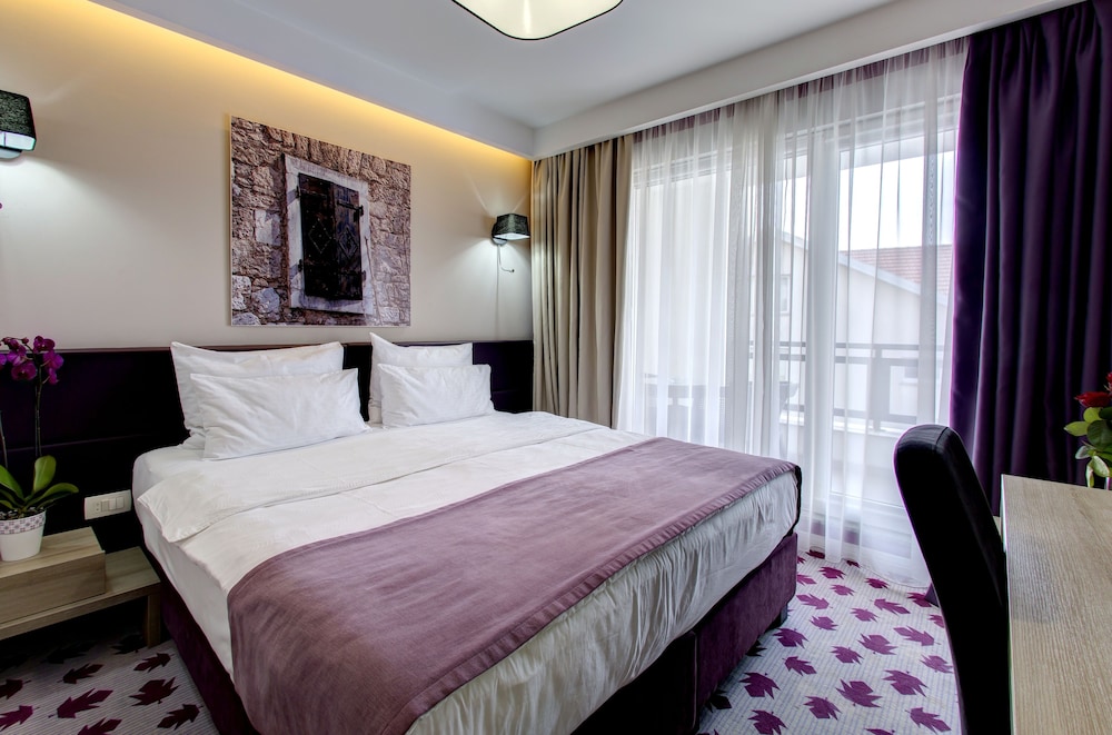 Room, Single, King Bed