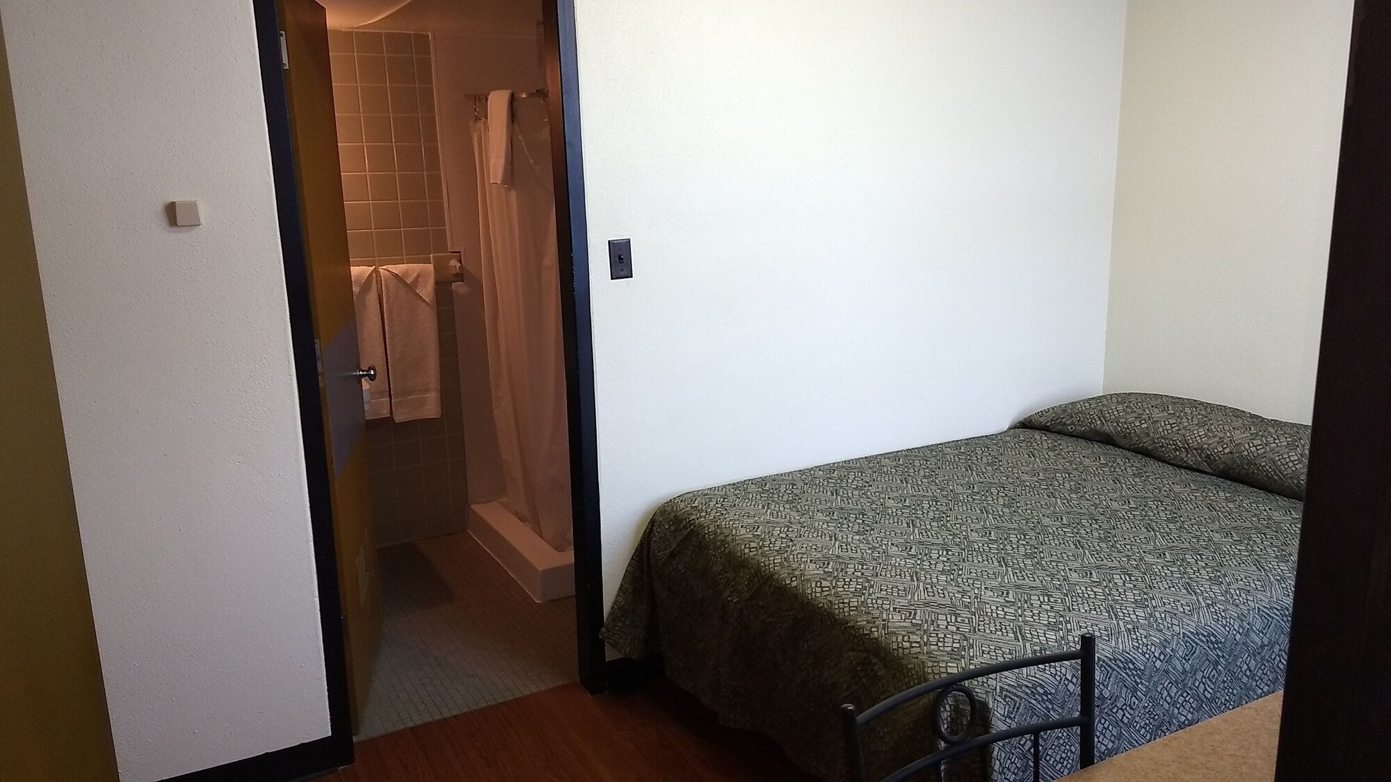 STANDARD, DOUBLE BED, PRIVATE BATHROOM