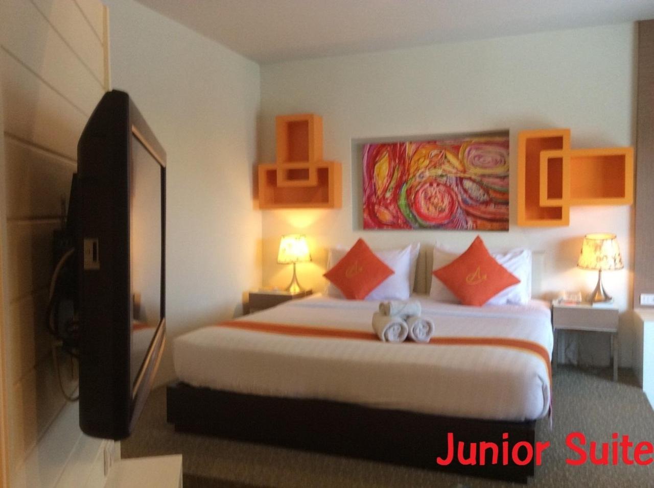 JUNIOR SUITE