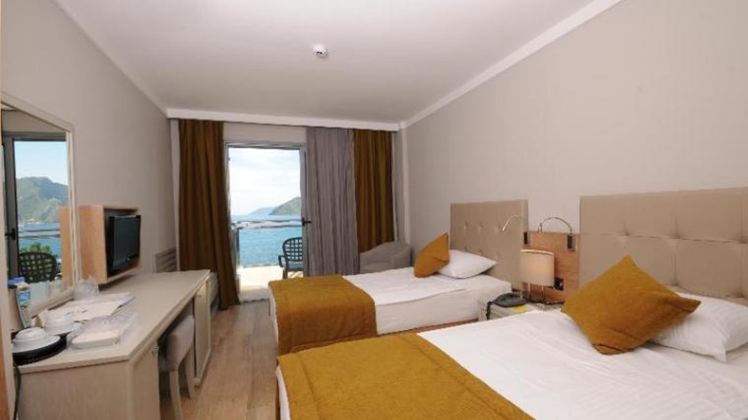 Sunrise Hotel 26/46