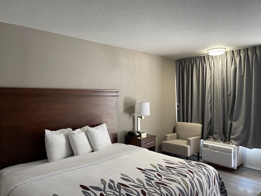 Red Roof Inn Lagrange 10/31