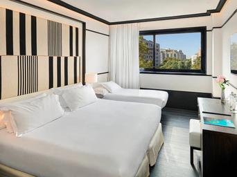 Barcelona, Classic, 2 Double Beds, with Extra Bed