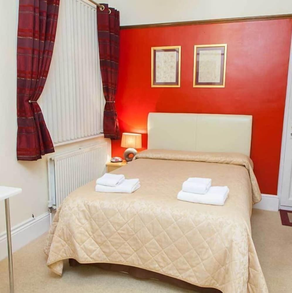 Gatwick Turret Guest House 19/45