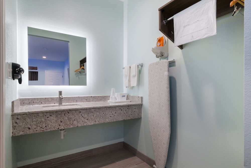 Americas Best Value Inn Aldine Westfield 15/33