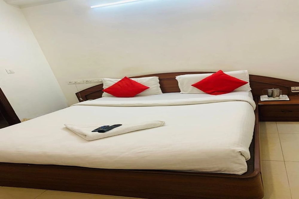 Oyo 12083 Hotel Champion Inn 11/25