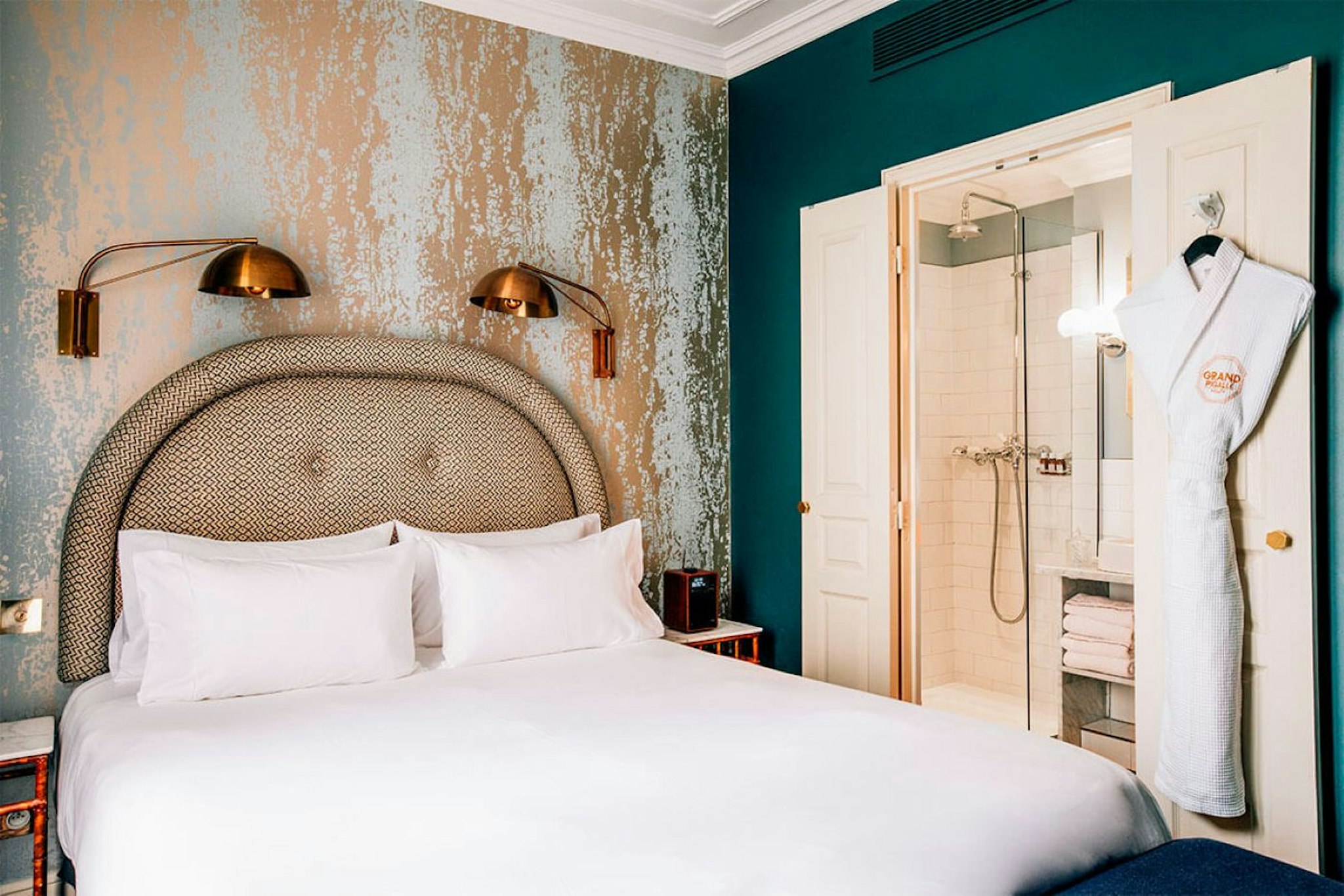 Grand Pigalle Hotel 7/25