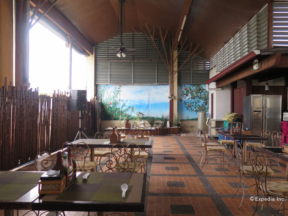 OYO 210 Apple Tree Suites 30/37