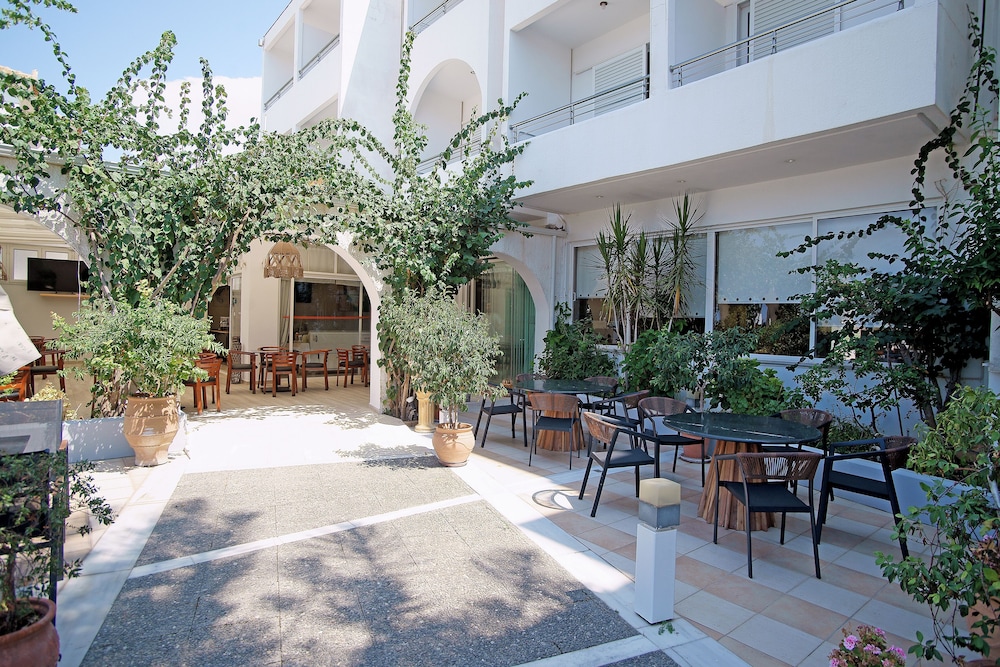 Kyparissia Beach 6/48