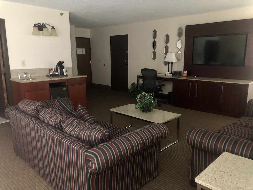 Wyndham Riverfront Little Rock 33/60
