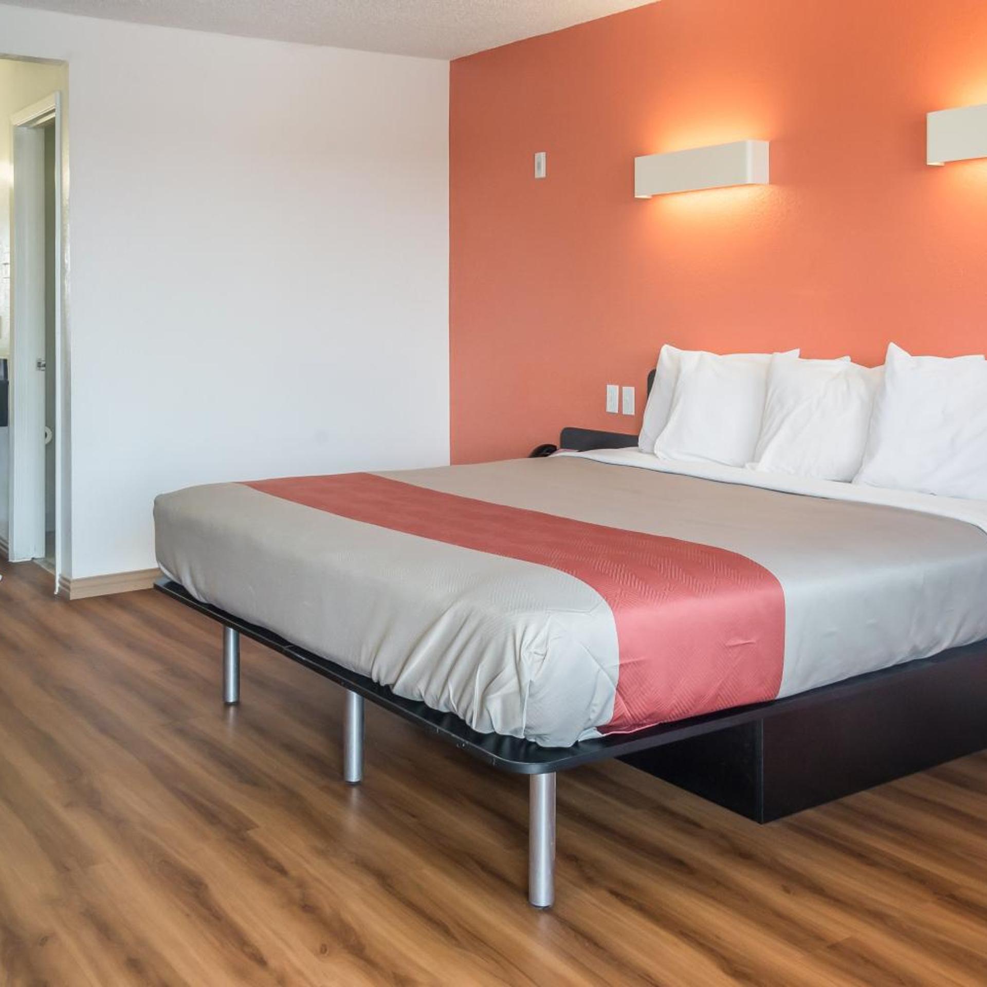 1 Queen Bed - Mobility Accessible Tub Nsmk