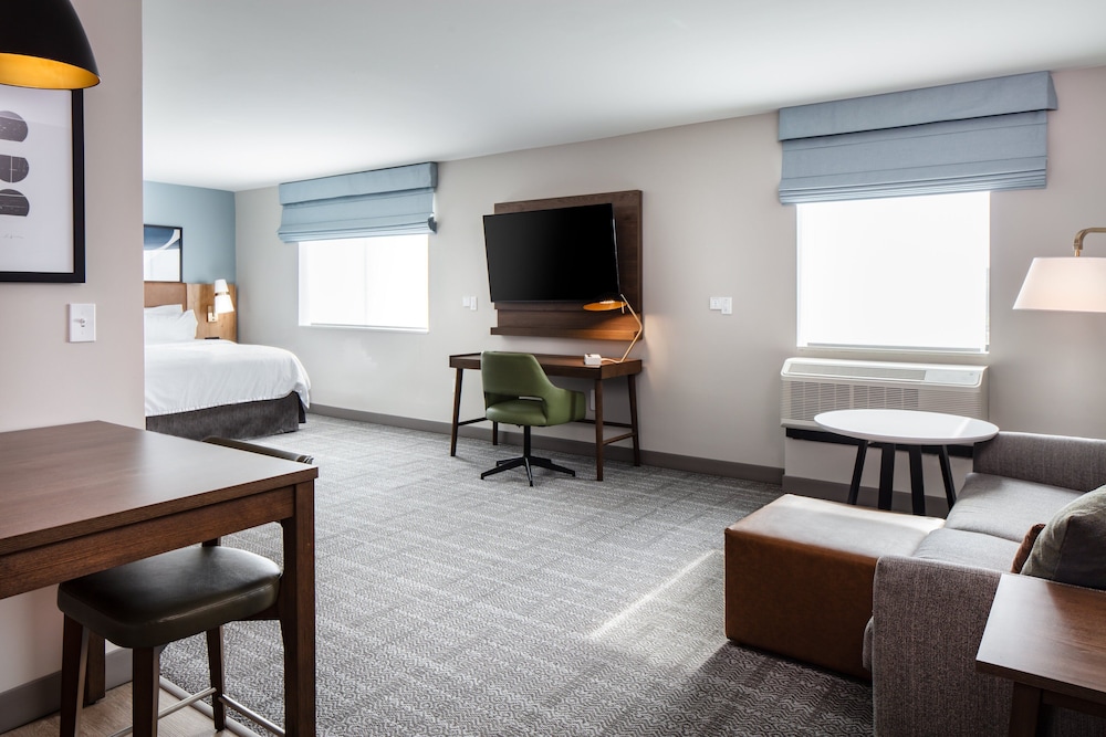 Staybridge Suites Iowa City Coralville 36/50