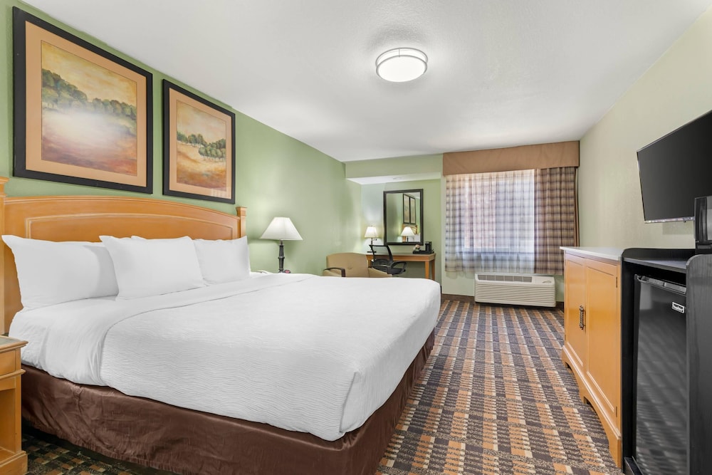 غرفة قياسية بسرير كينج