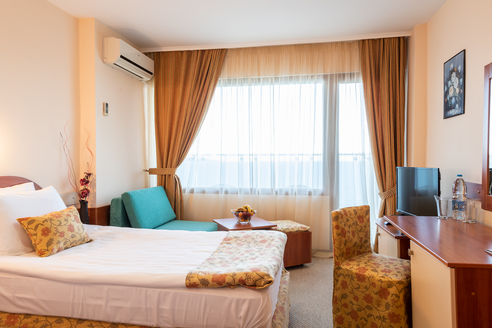 Room, Double Bed, Lateral Side Sea View