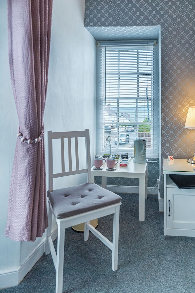 Highcliffe Hotel 30/48