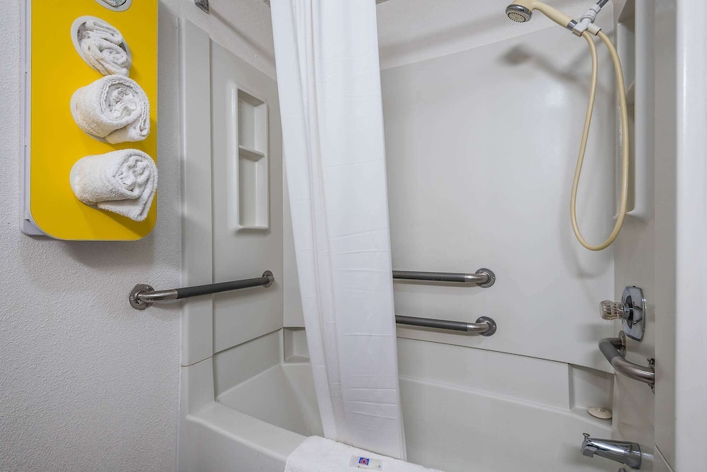 Motel6 Bridgeview, IL 38/64