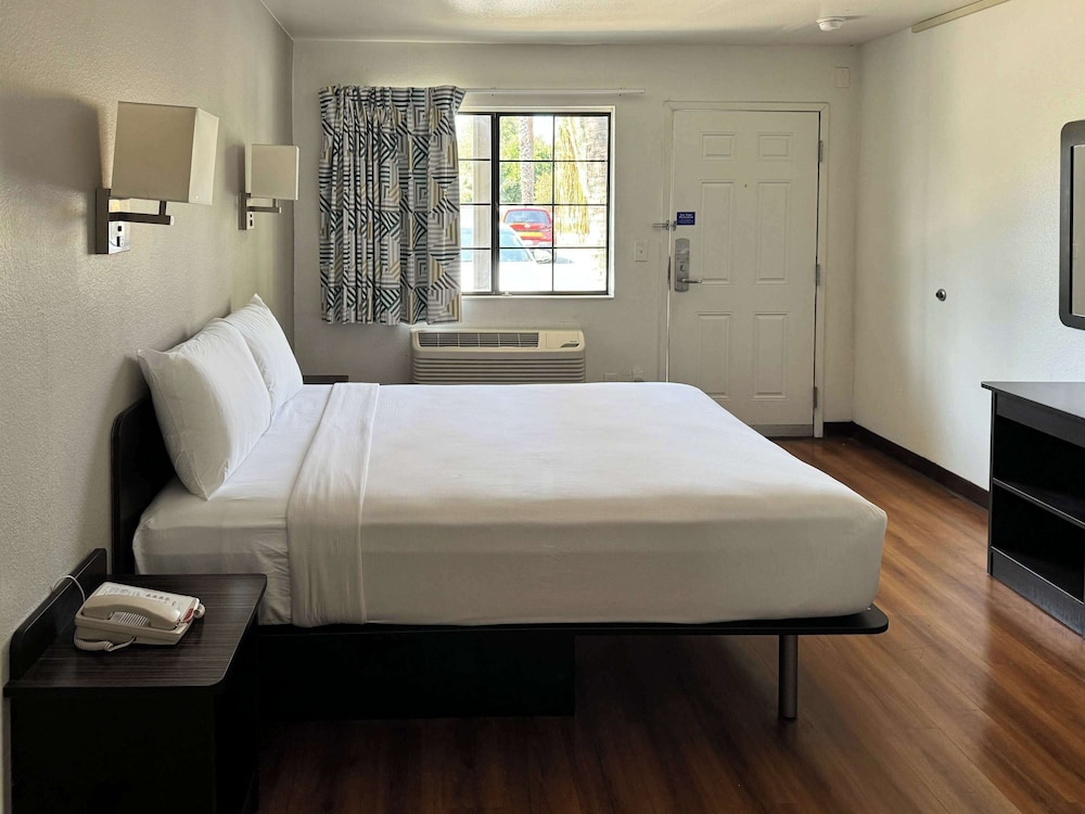 Motel6 Pomona, CA - Los Angeles 22/36
