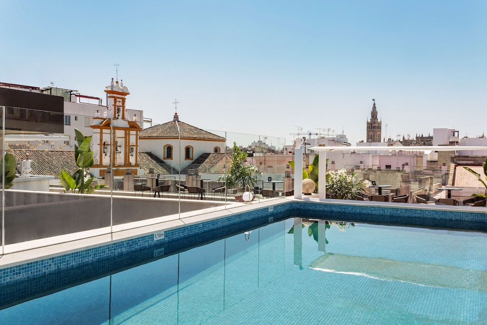 Radisson Collection Hotel, Magdalena Plaza Sevilla 42/73
