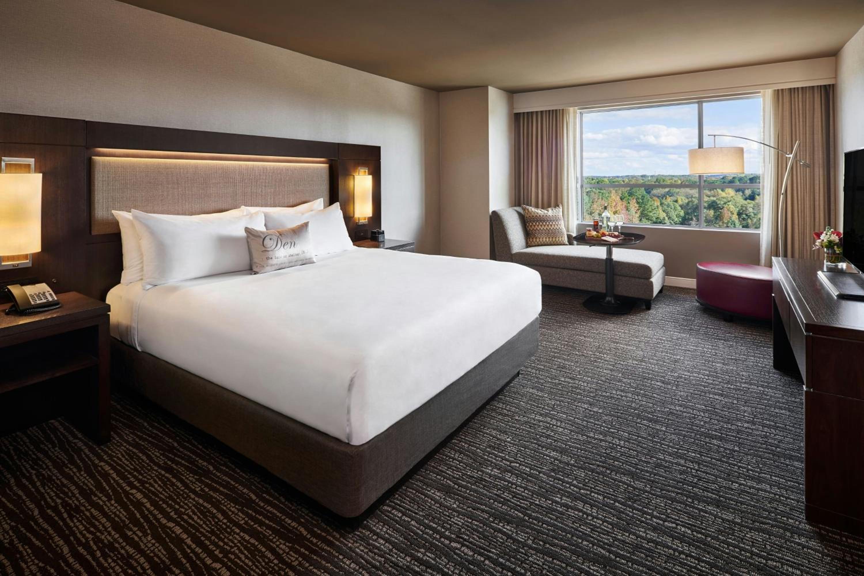 Room, King Bed, Lake Side, Corner, Accessible