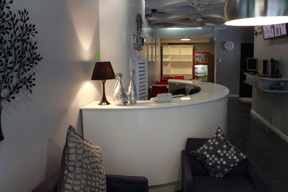 Leez Inn Malate 8/65