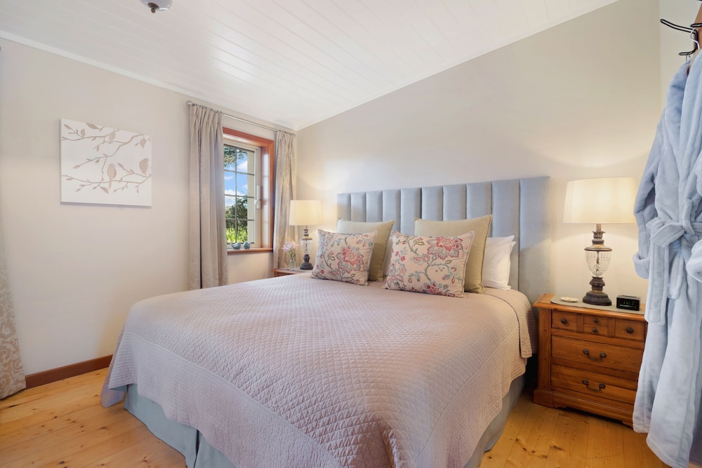 Stonewell Cottages & Vineyards 2/50