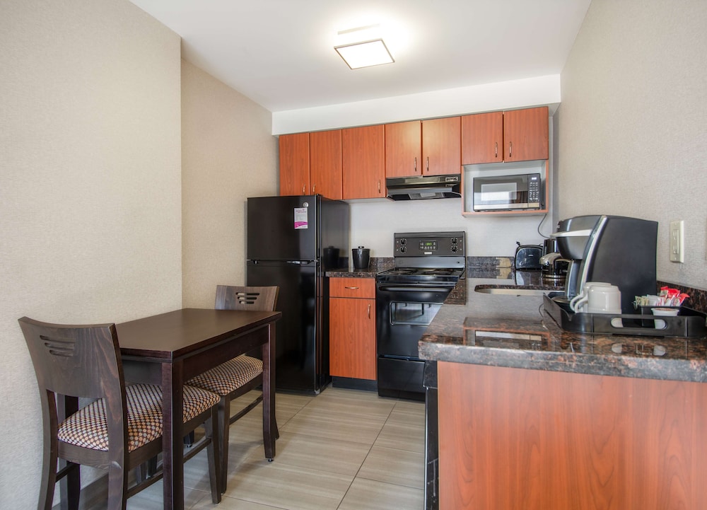 Coast Calgary Downtown Hotel and Suites by APA 51/61
