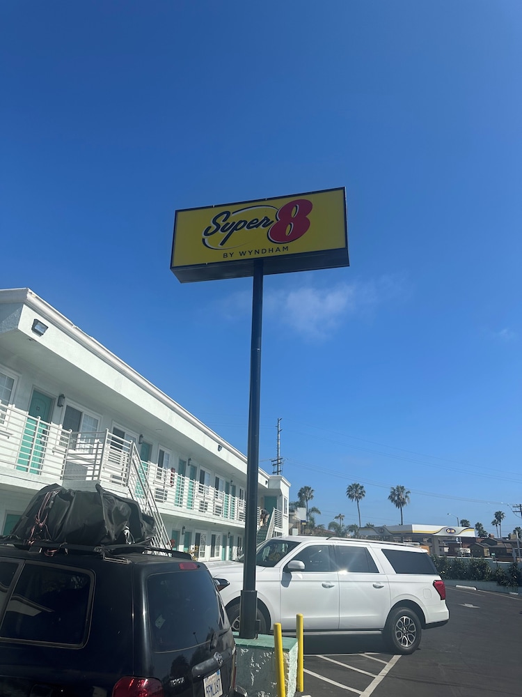 Super 8 by Wyndham Oceanside Downtown 6/50