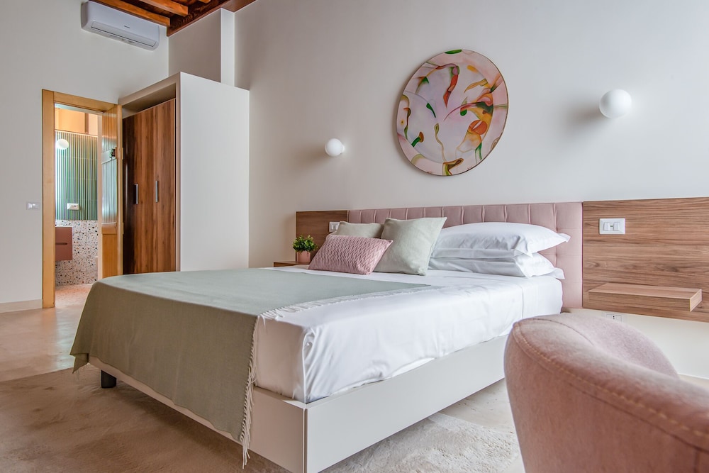Grand Master Suites 25/74