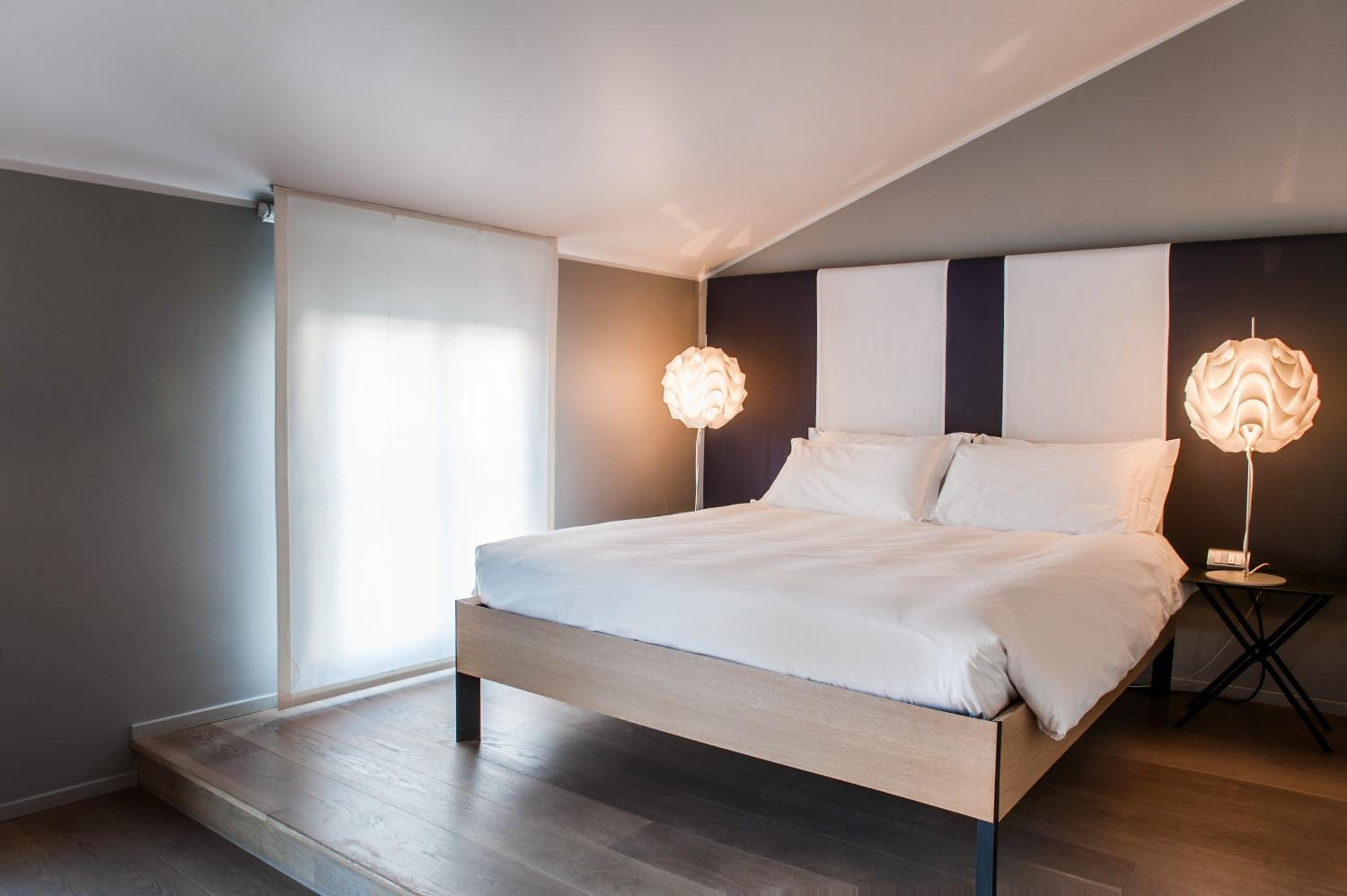 Comfort, Queen Bed, Attic