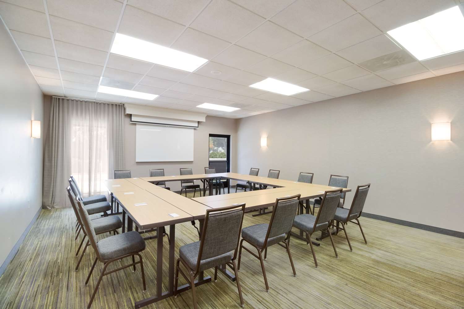 Sonesta Select Huntington Beach Fountain Valley 30/38