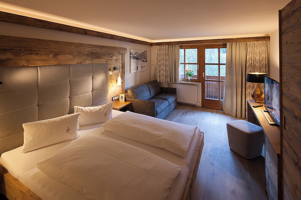 Design, Double Bed, Mountain View, Balcony