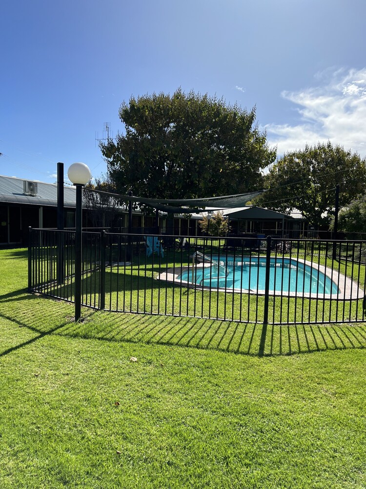 Greenways Holiday Units 19/22