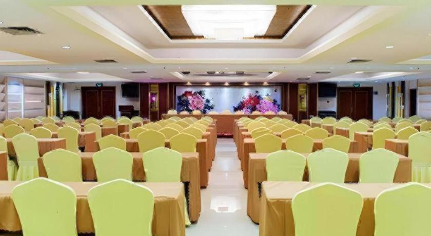 Vienna International Hotel (Nanning East Railway Station) 43/50