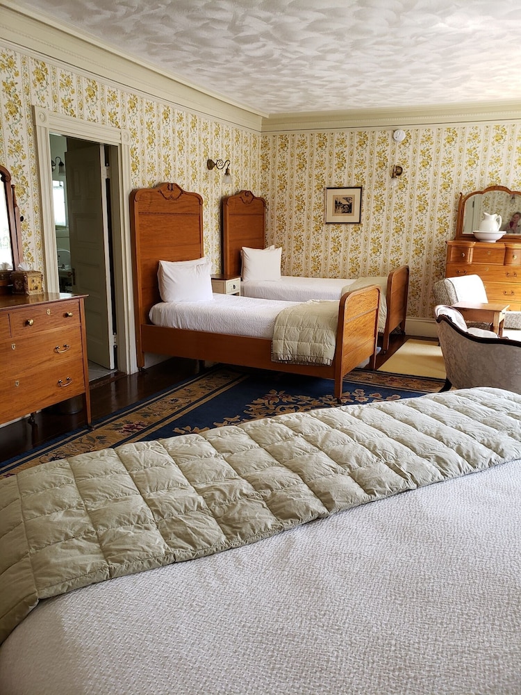 Moseley Cottage Inn and Town Motel 15/50
