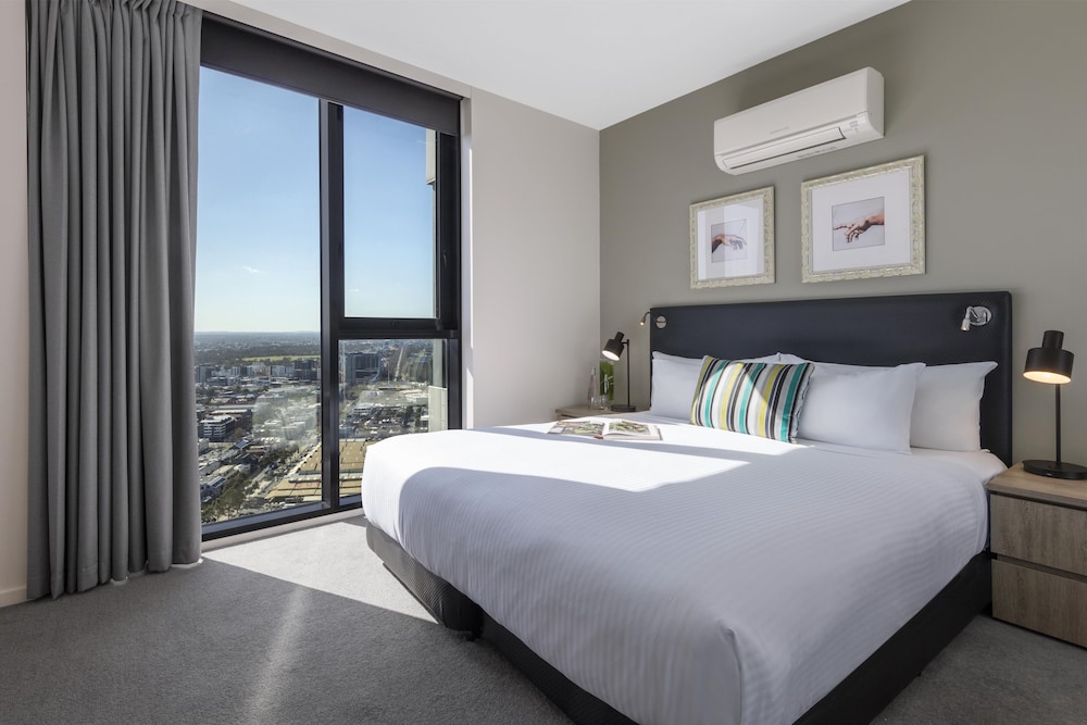 Oaks Melbourne on William Suites 12/50