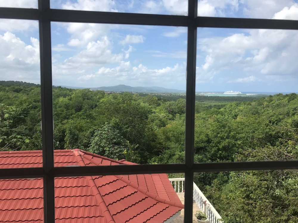 Retreat Guesthouse Luxury Suites 25/50