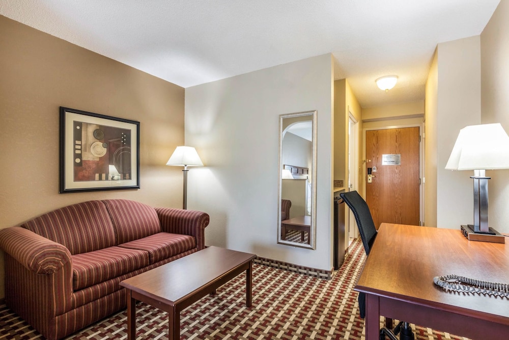 Quality Suites Paducah KY 38/57
