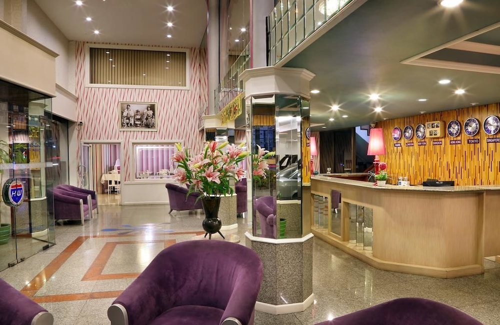 HIGHWAY HOTEL 4/32