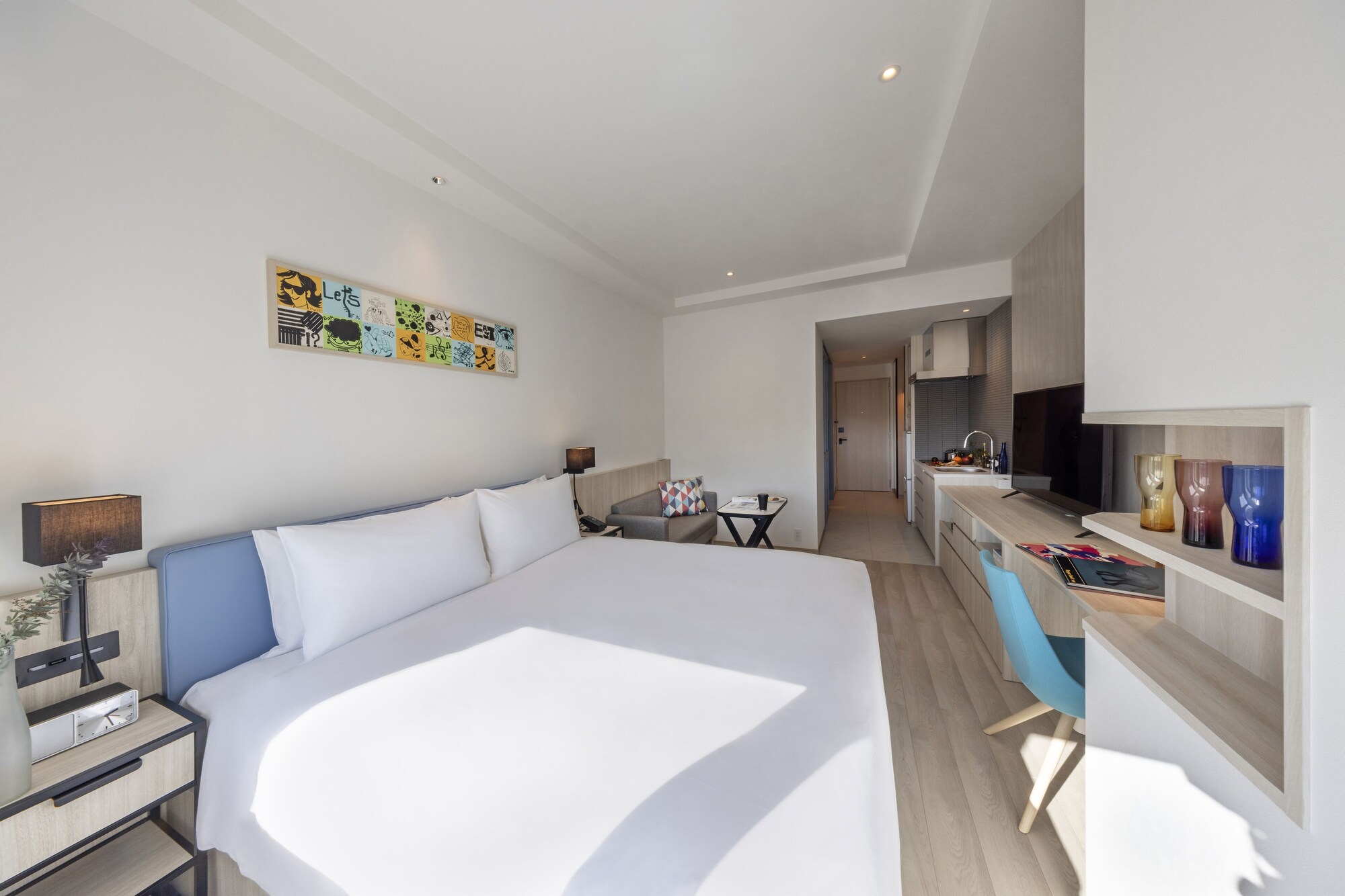ROOM, KING BED, CITY VIEW