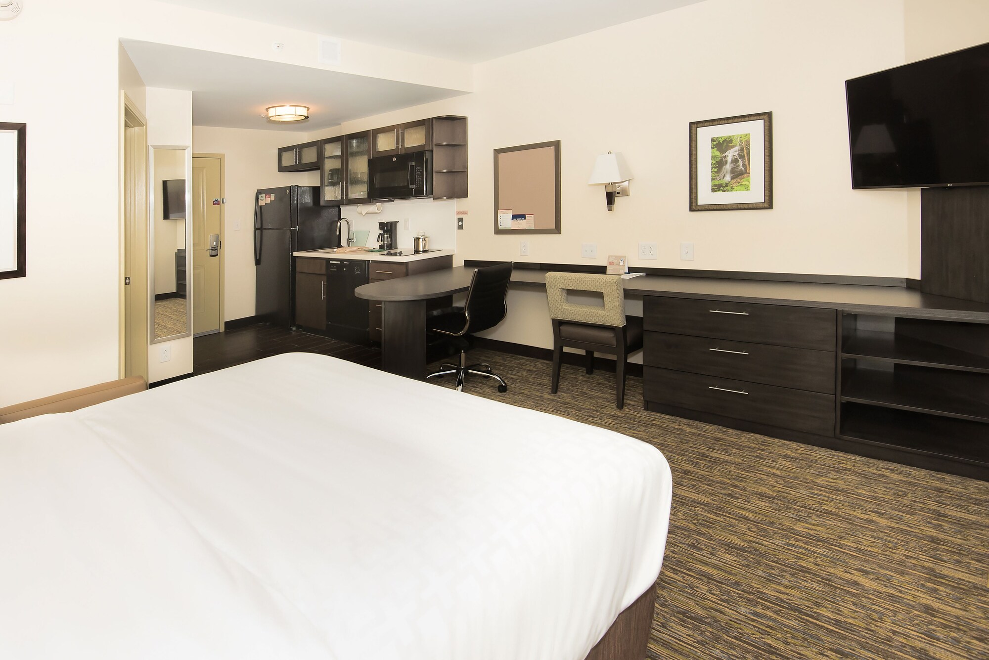 Studio, Suite, King Bed, Kitchen, Accessible