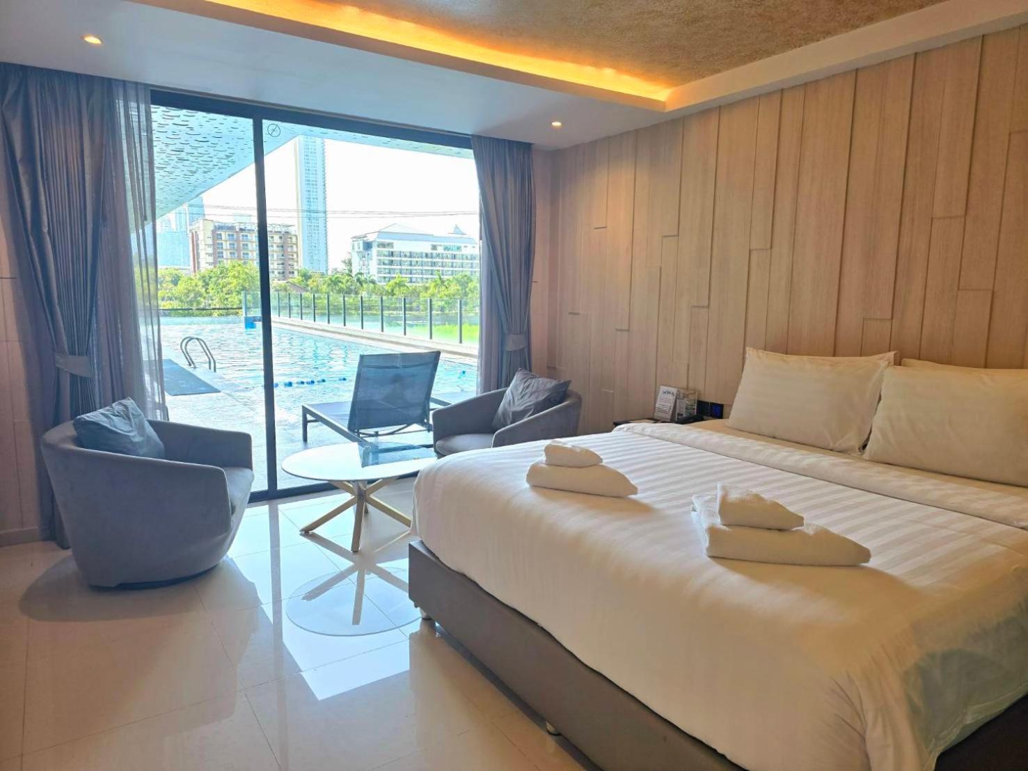 Deluxe, Suite, Hot Tub, Pool Access