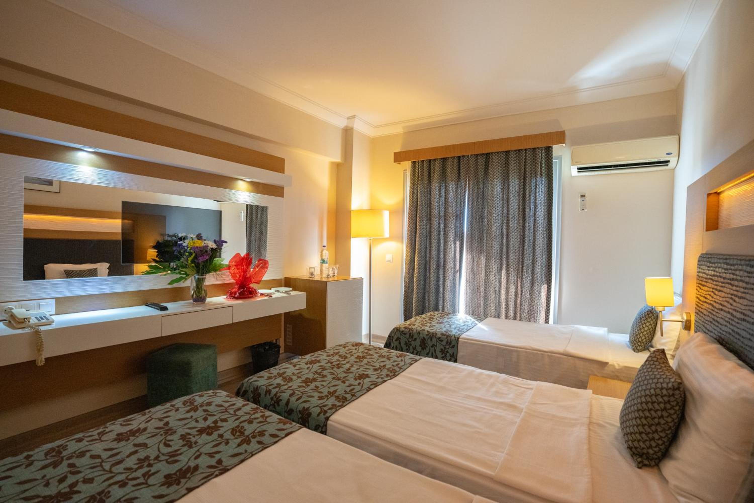 Room, Triple, Marbel Hotel 9/10