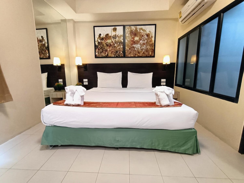 Amici Miei Hotel 6/30