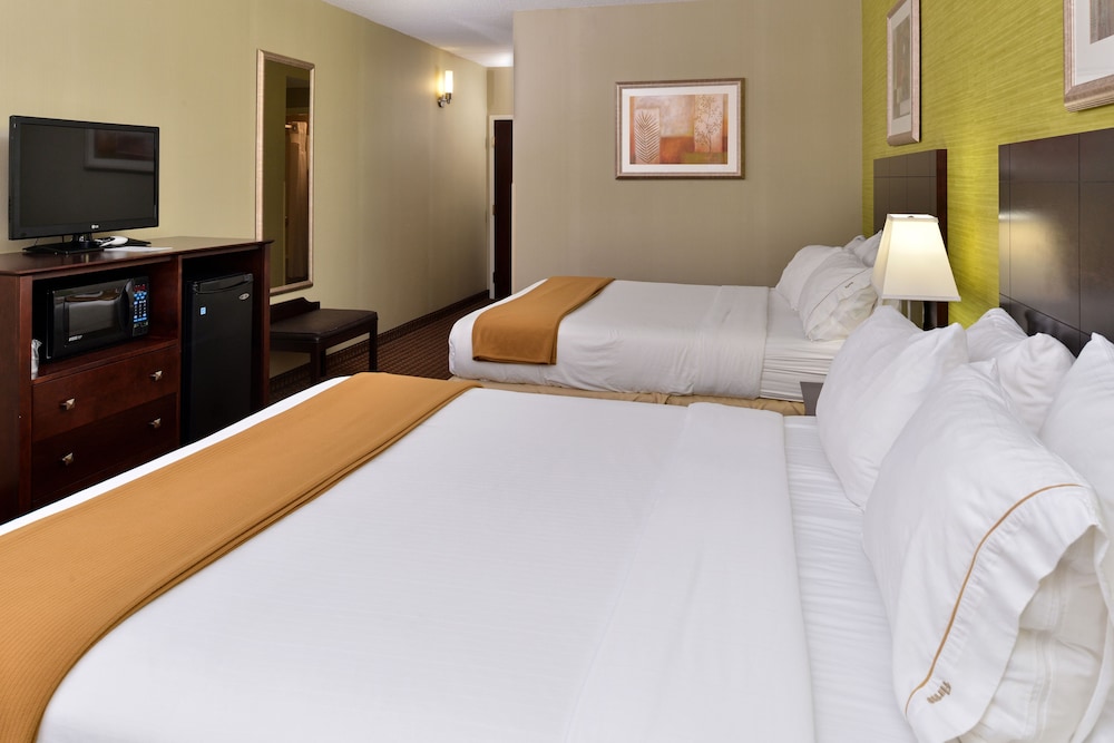 Holiday Inn Express And Suites Indianapolis W Airport Area 16/65