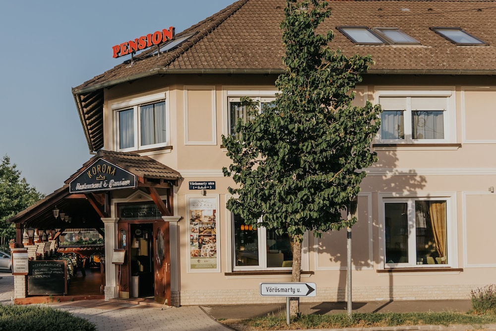 KORONA PENSION RESTAURANT 4/40