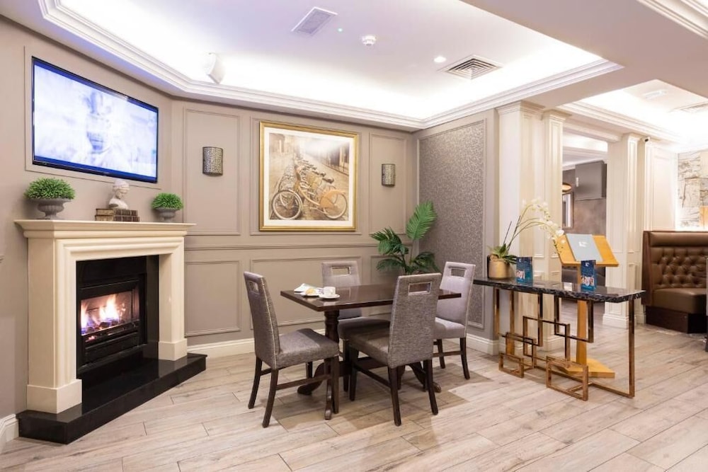 The Schull Harbour Hotel 46/56
