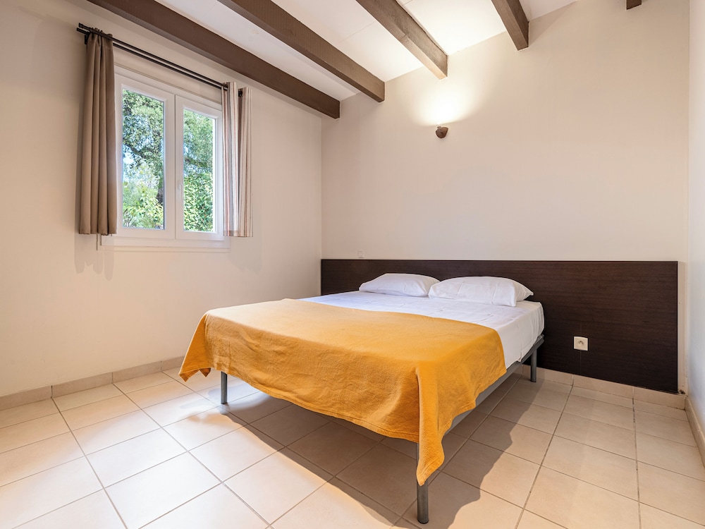 3 Rooms, House, 1 Single and 2 Double Beds, 2 Sofa