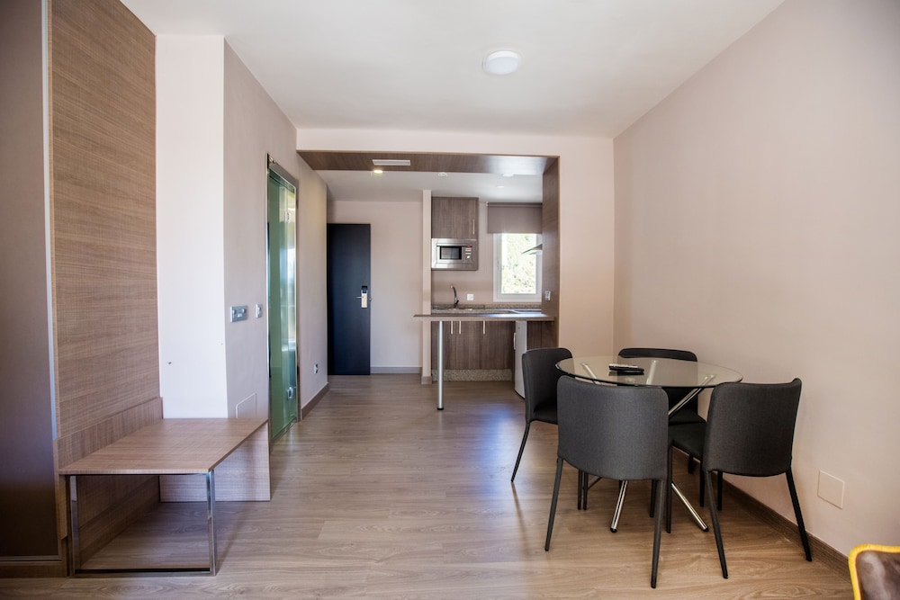 Ona Marbella Inn 33/40