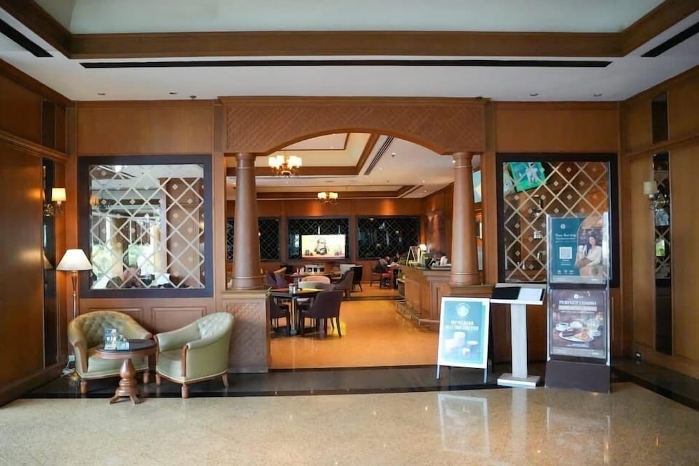 Prince Palace Hotel 8/70
