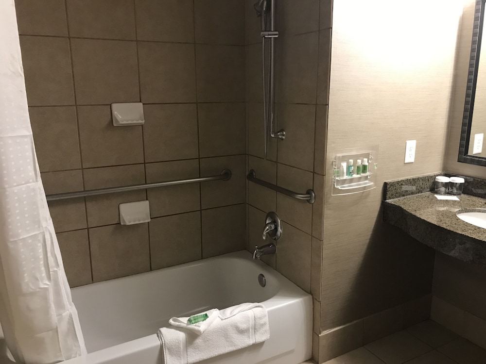 Holiday Inn & Suites Albuquerque-North I-25 16/48
