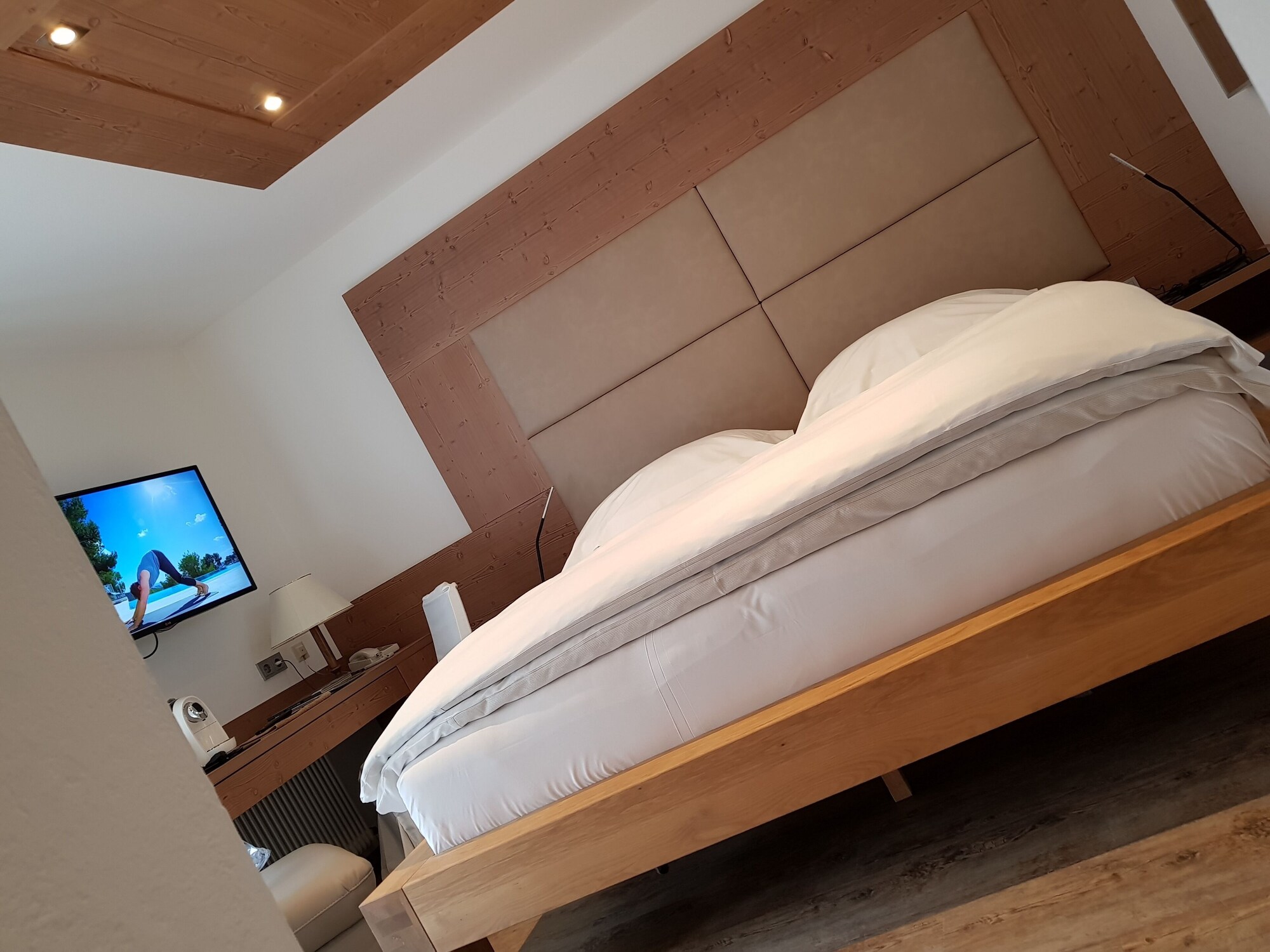 DELUXE, DOUBLE BED, BALCONY